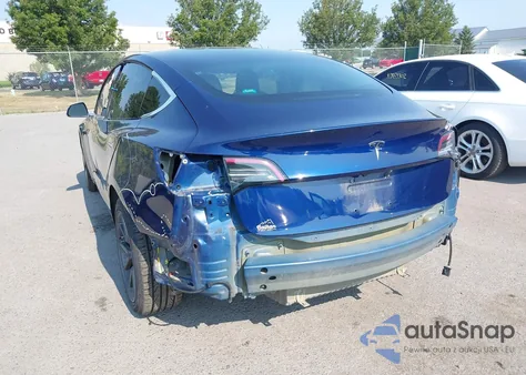 2018 Tesla Model 3 Long Range/Performance z USA, uszkodzony, nr VIN 5YJ3E1EB0JF064878